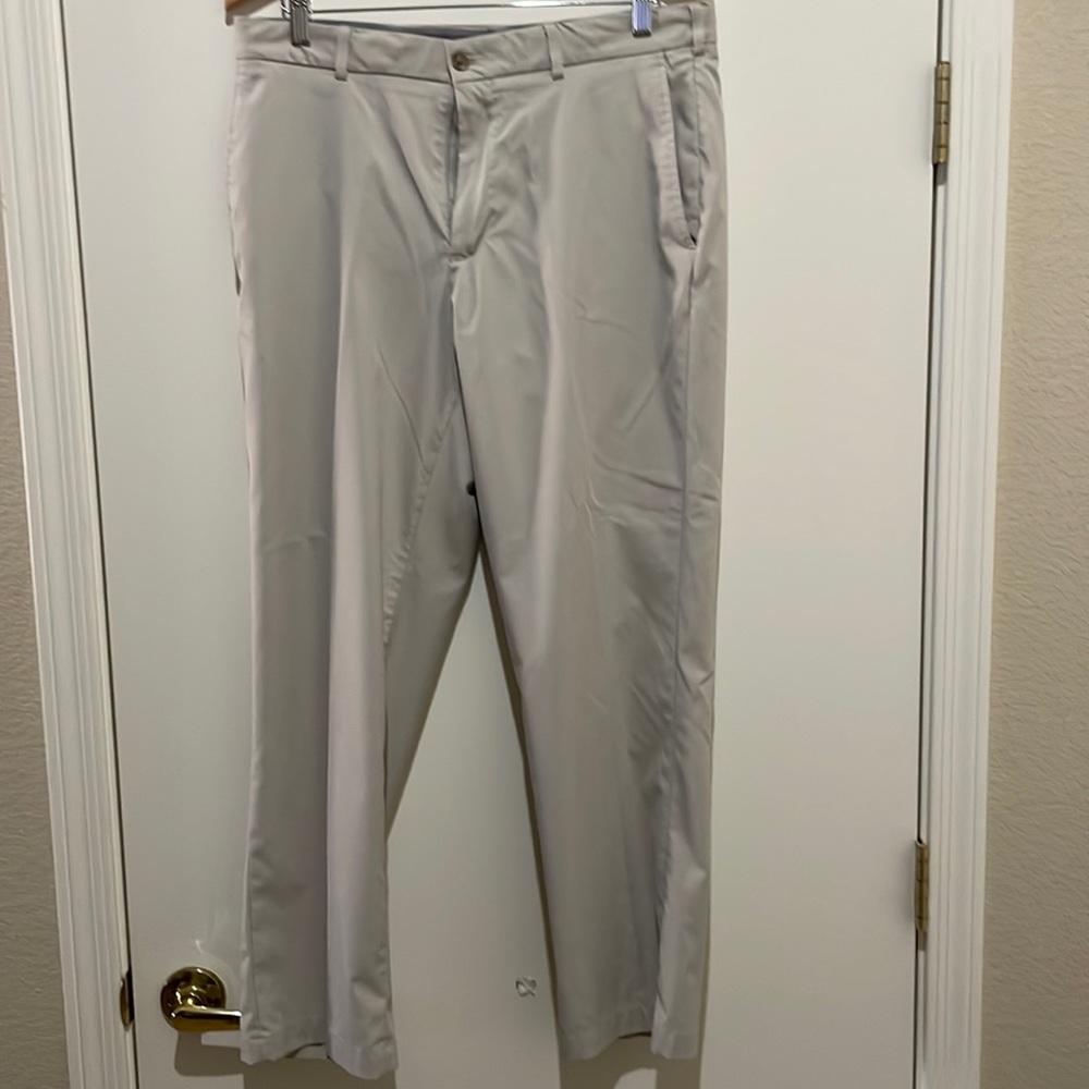 Mens Walter Hagen nylon golf pants. Good used condition, no tears or stains.